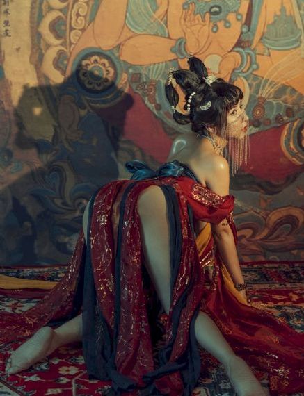 四个女人强摸一个男人视频_蓝光免费观看超清